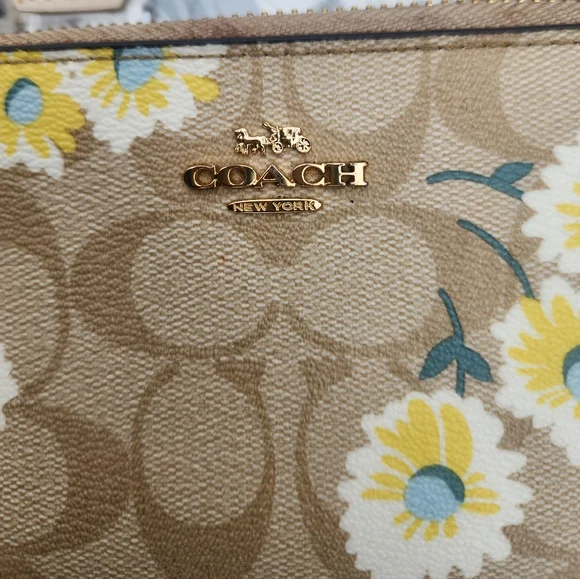 Coach Signature Daisy Wallet Bundle EUC - Picture 5 of 11